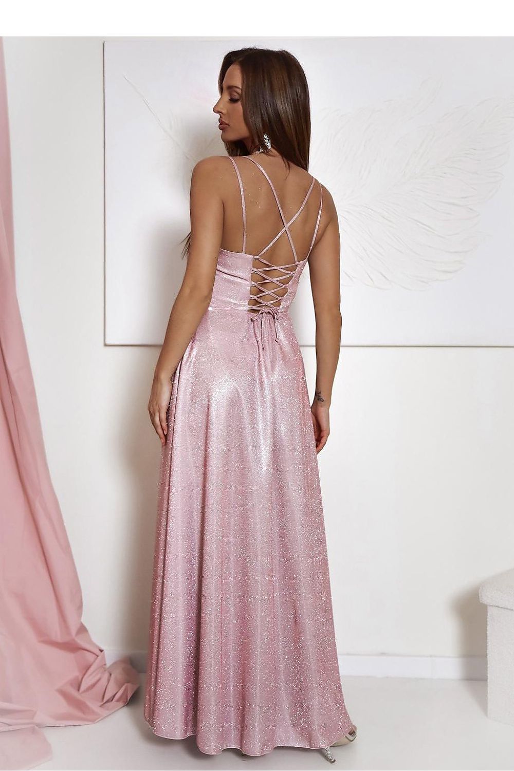 Langes Kleid Damen – glänzend mit Schlitz & geflochtenem Rücken