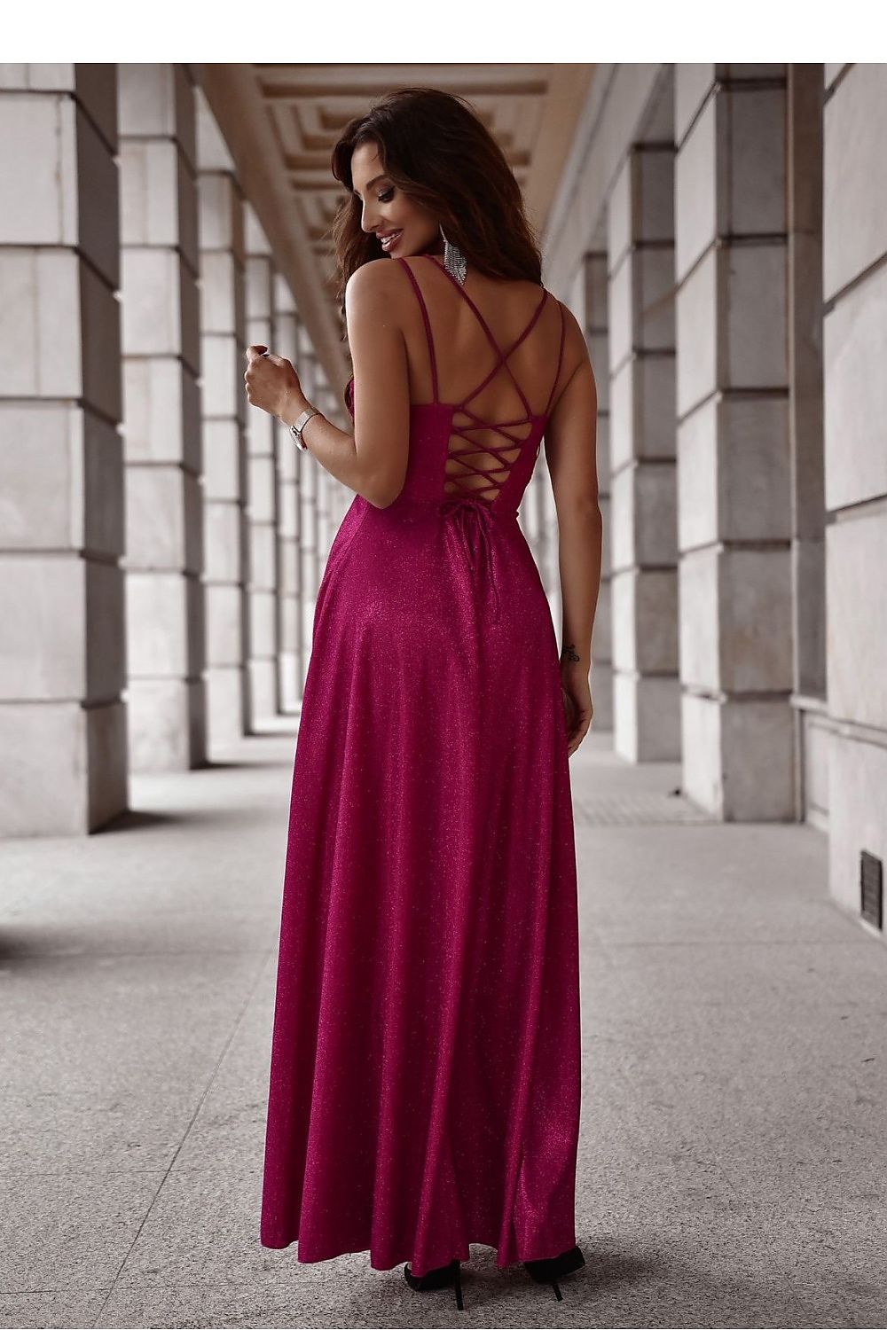 Langes Kleid Damen – glänzend mit Schlitz & geflochtenem Rücken