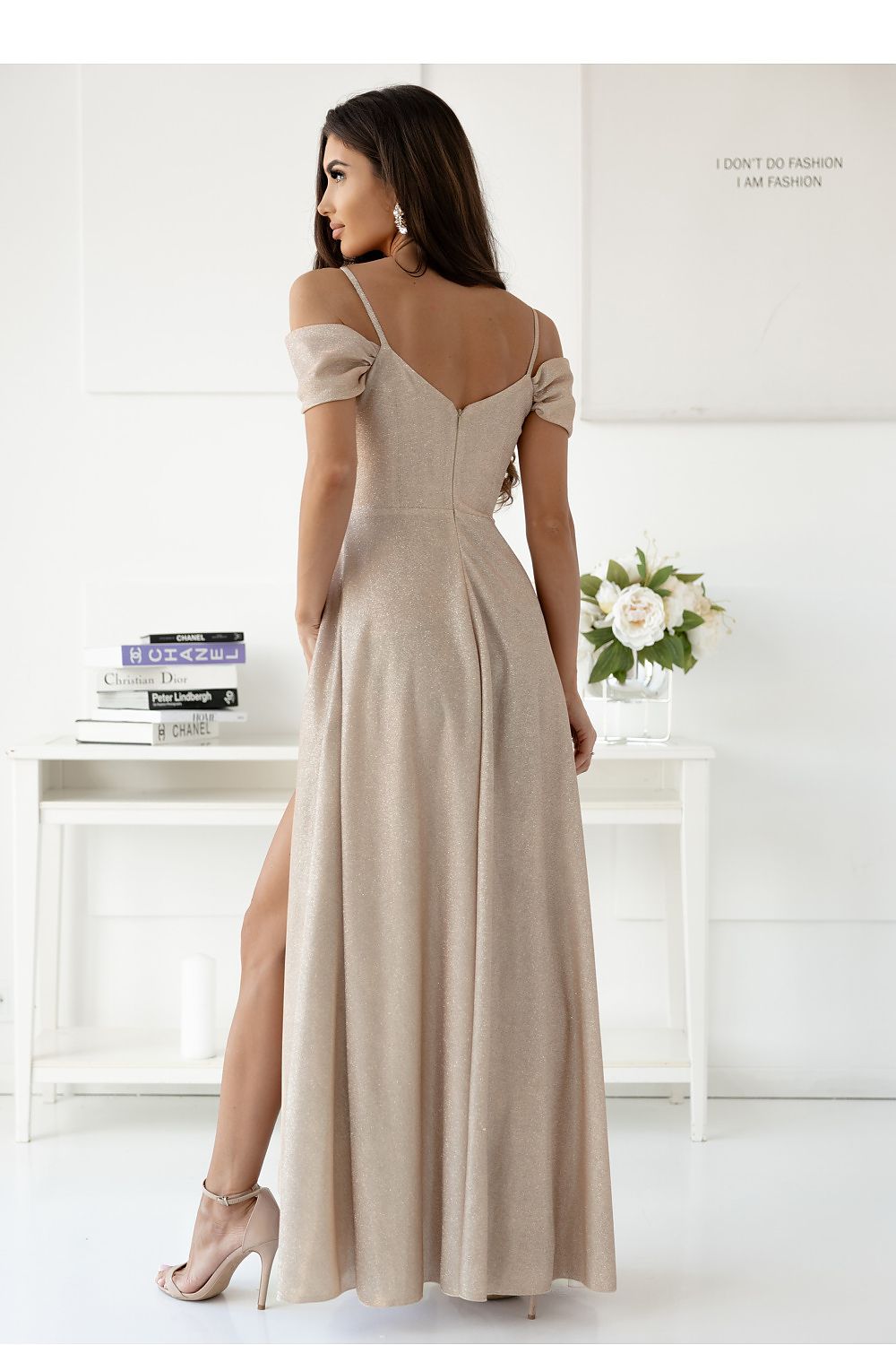 Langes Kleid Damen – Wickelausschnitt & ausgestellter Rock mit Schlitz
