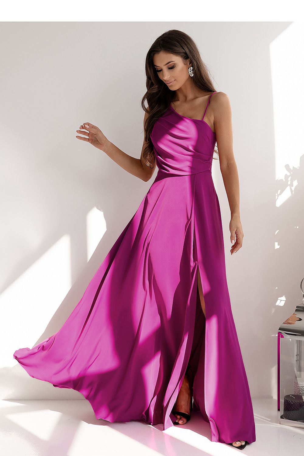 Langes Kleid Damen – asymmetrische Träger & geflochtener Rücken
