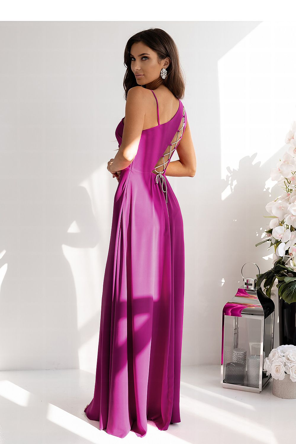 Langes Kleid Damen – asymmetrische Träger & geflochtener Rücken