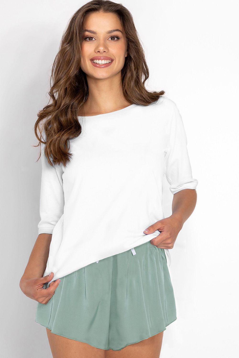 Pyjama Damen weiß – U-Ausschnitt Bluse & Shorts Set