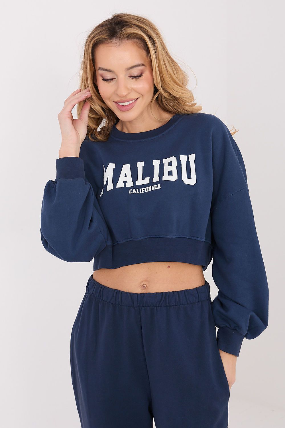 Kurzes Damen Sweatshirt mit Aufschriften – Trendy Crop Style
