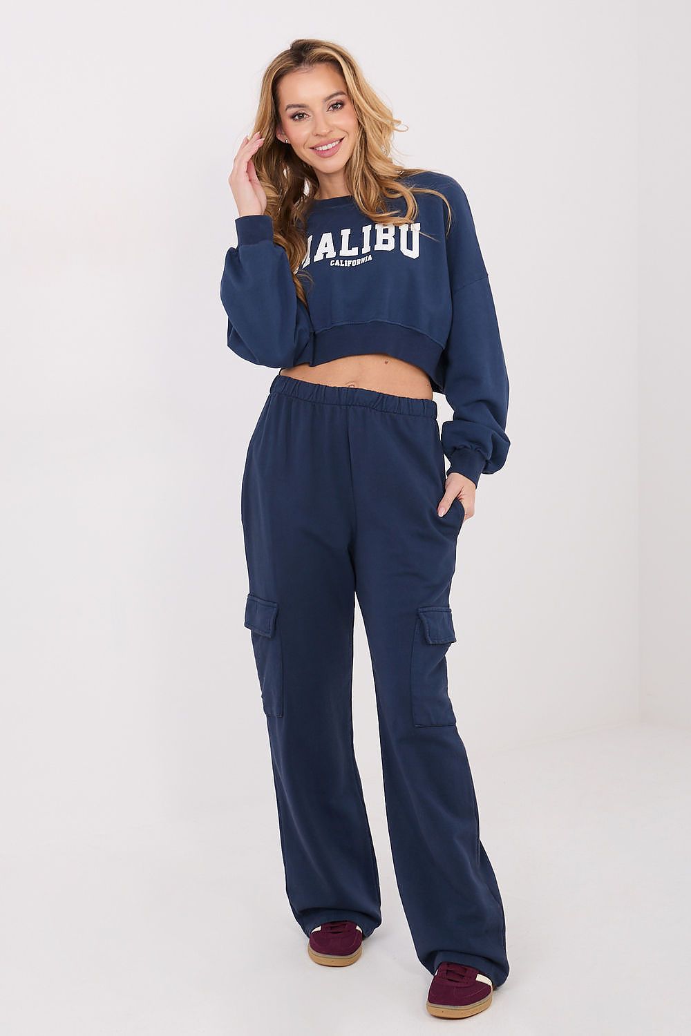 Kurzes Damen Sweatshirt mit Aufschriften – Trendy Crop Style