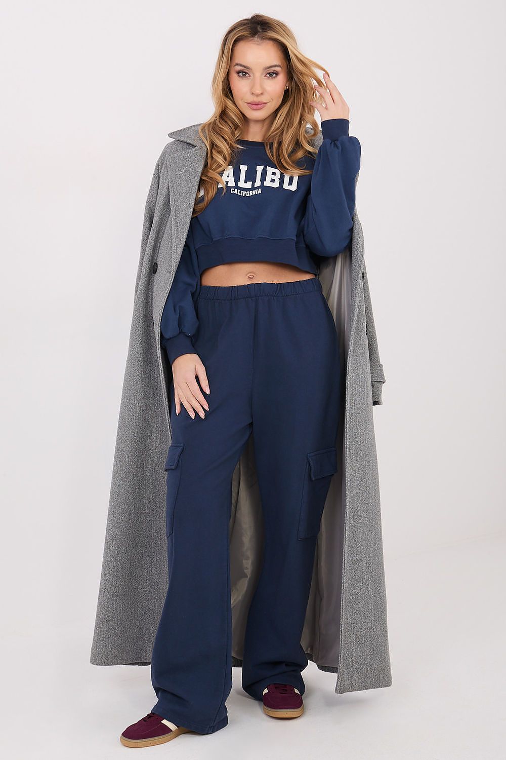 Kurzes Damen Sweatshirt mit Aufschriften – Trendy Crop Style