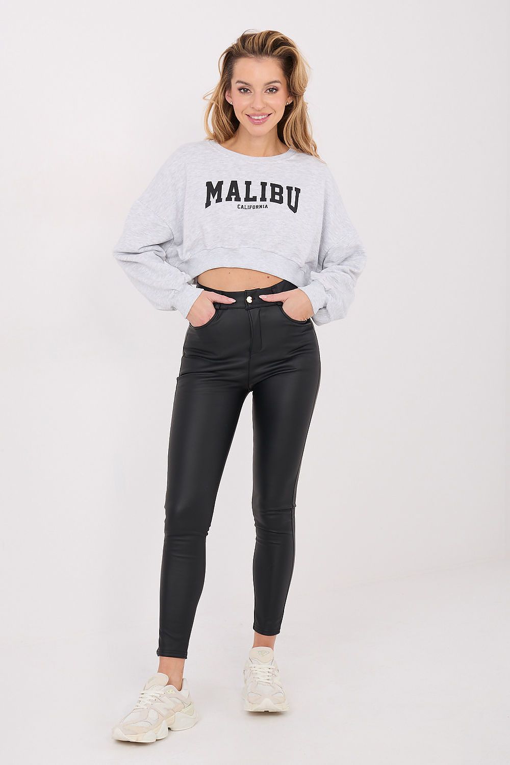Kurzes Damen Sweatshirt mit Aufschriften – Trendy Crop Style