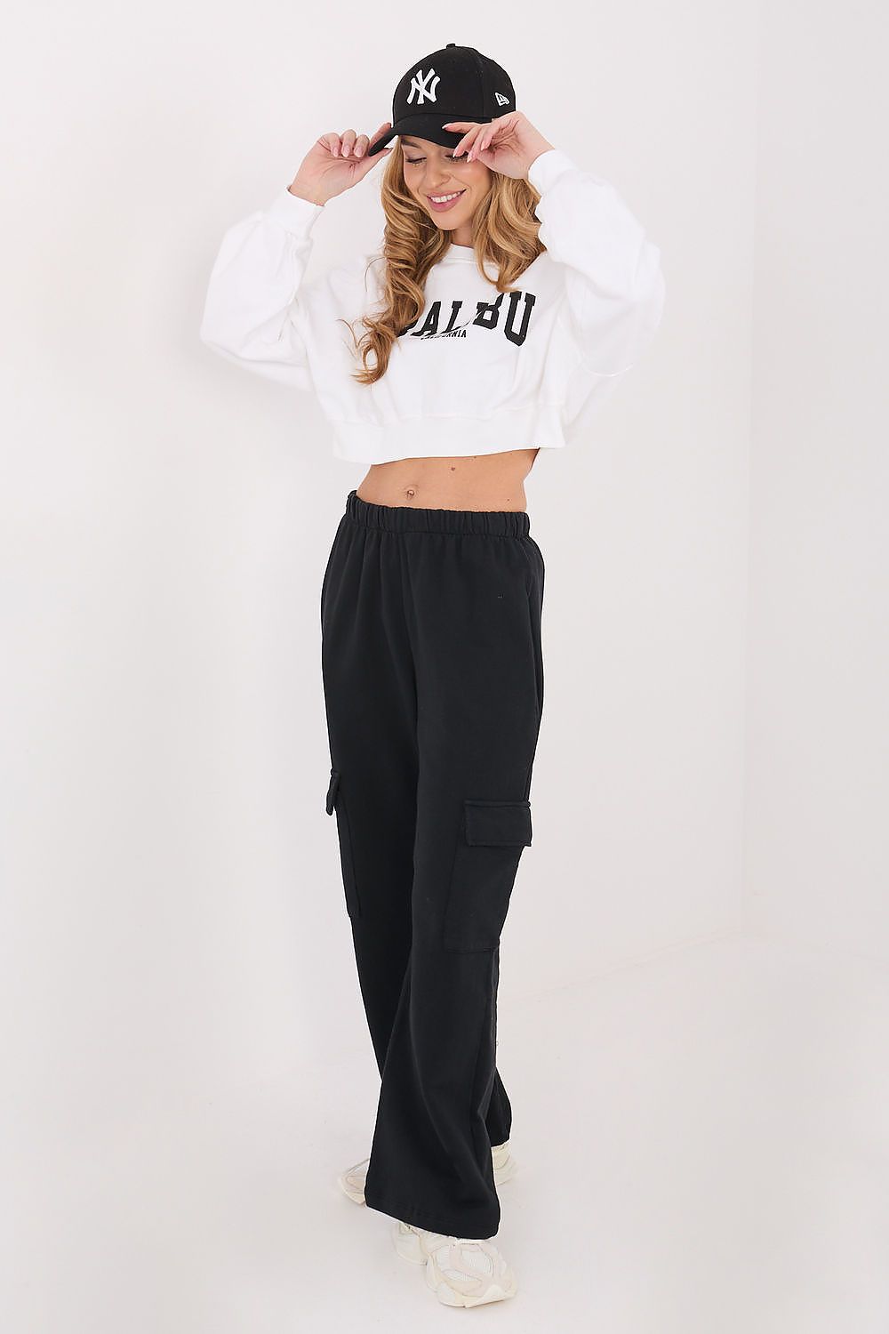 Kurzes Damen Sweatshirt mit Aufschriften – Trendy Crop Style