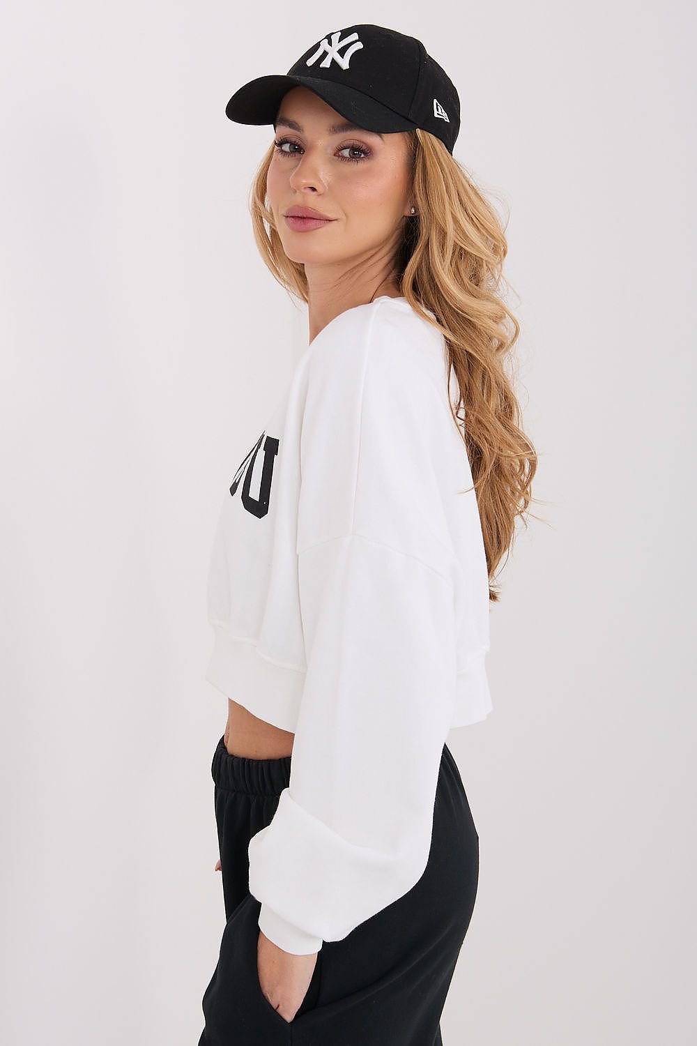 Kurzes Damen Sweatshirt mit Aufschriften – Trendy Crop Style