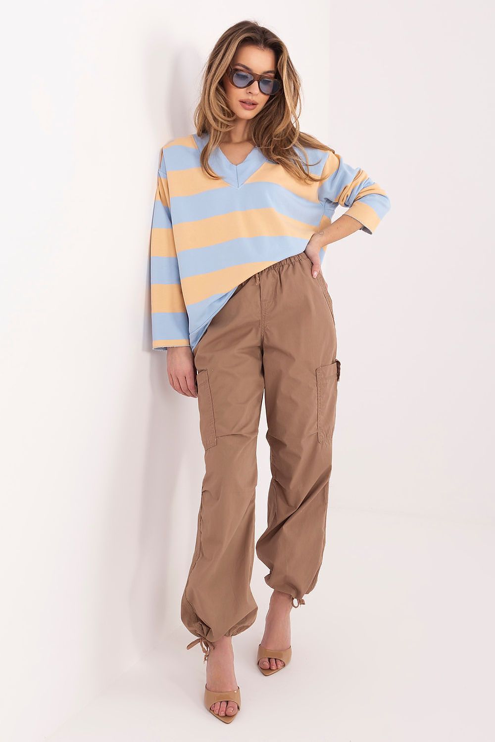 Damen Sweatshirt mit bunten Streifen & V-Ausschnitt – Lässig & Bequem