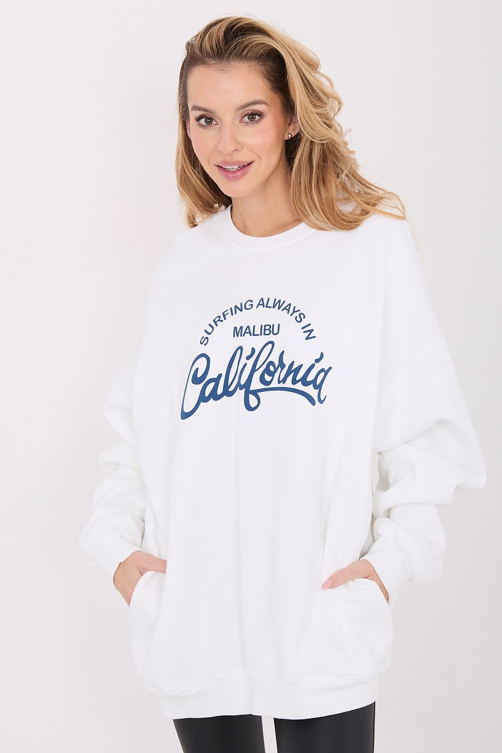 Verlängerte Damen Bluse mit Aufschriften – Lässig & Bequem