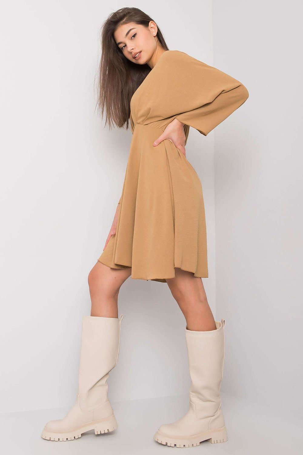Alltagskleid Damen Triangelausschnitt ausgestellt beige midi